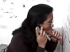 Gloryhole อยู่ในห้องน้ำหญิงคนเอเชีย