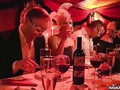 Magma หนังเรื่องถูกกระตุ้นทางเพศโดย swinger งานปาร์ตี้